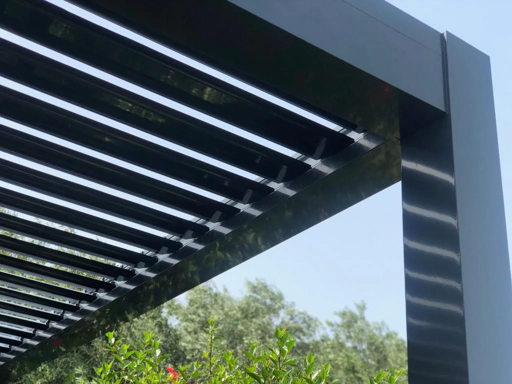 Vista de cerca pergola bioclimatica